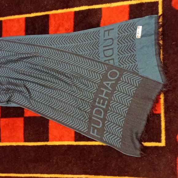 Pashmina & Silk Scarf - Picture 5 of 5